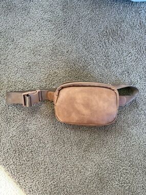 Telena Women's Crossbody Belt Bag in Tan